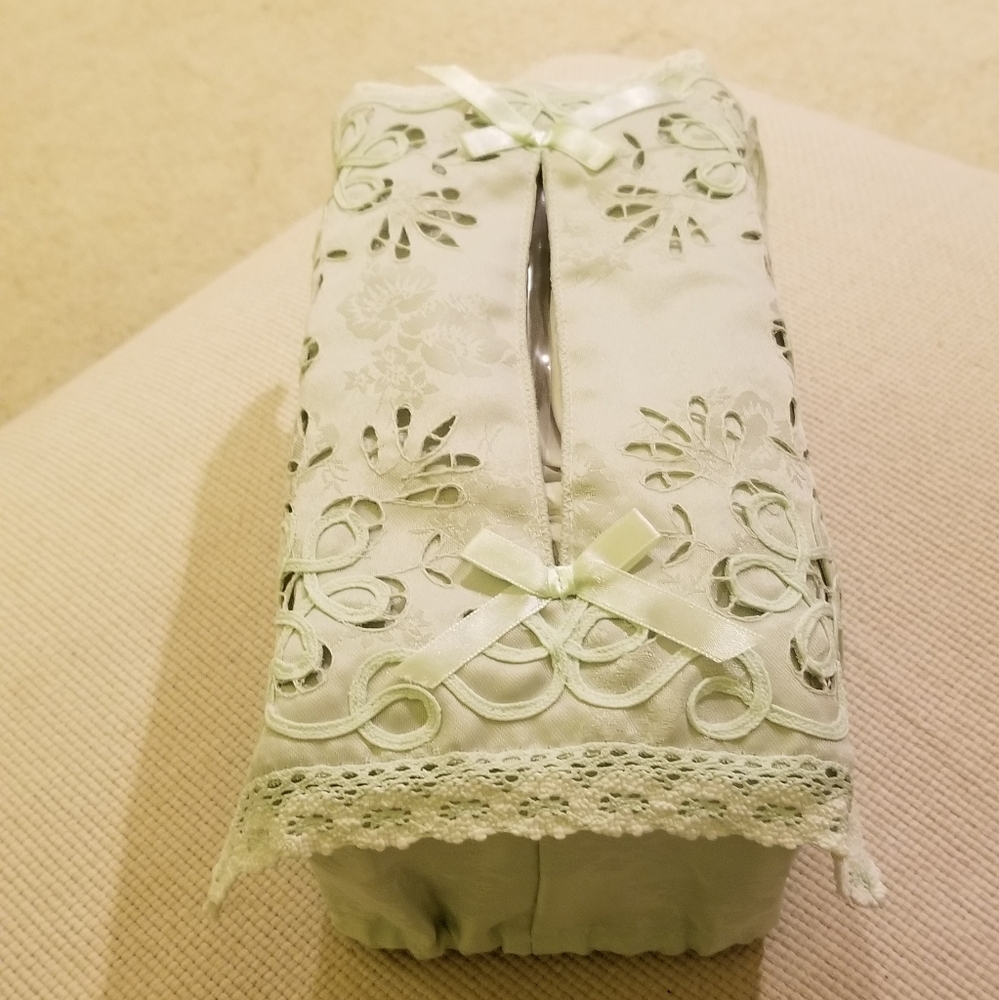 Beautiful Cotton Lace Embroidery Tissue Box Cover